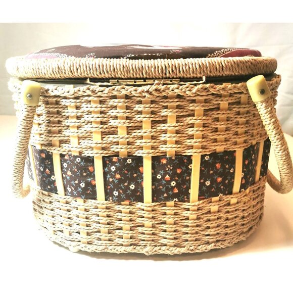 VINTAGE 1980s Country Geese Woven Sewing Basket Taiwan Nostalgia Silk Lining - Picture 5 of 6